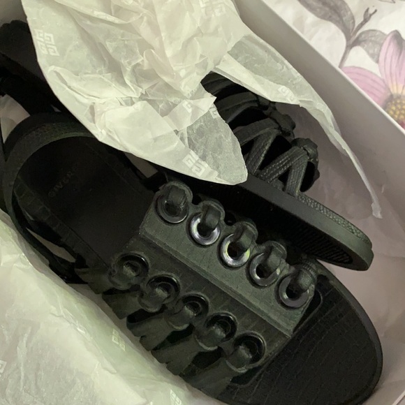 Givenchy / Embossed Rubber black ankle wrap flat open toe PVC sandals 36 6 - Picture 5 of 8